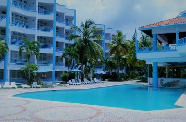 Hotel Costa Larimar swimming pool barahona